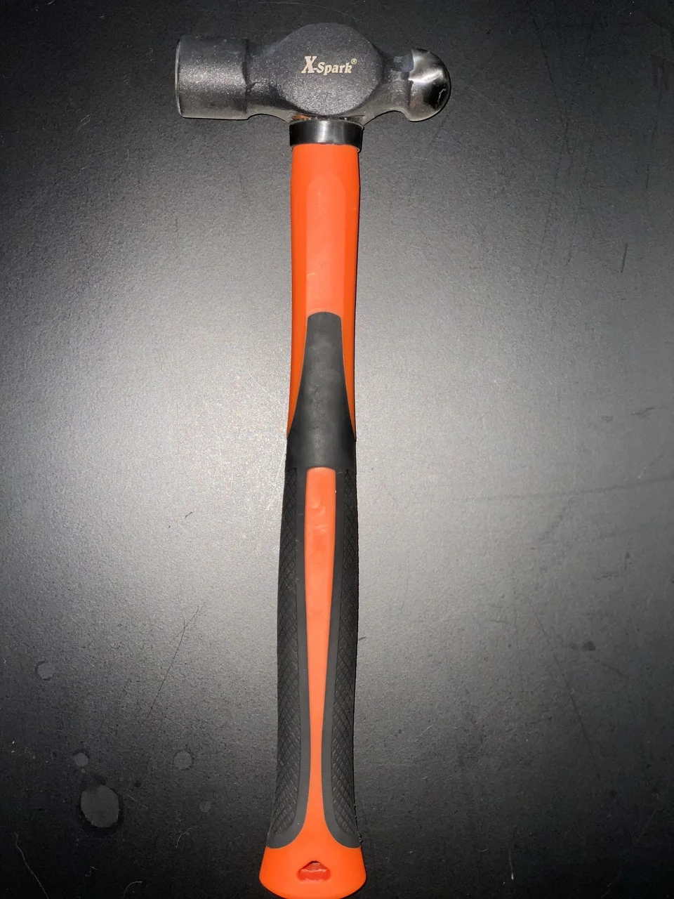 Молоток 690 гр с пластиковой ручкой X-SPARK 4205-1008