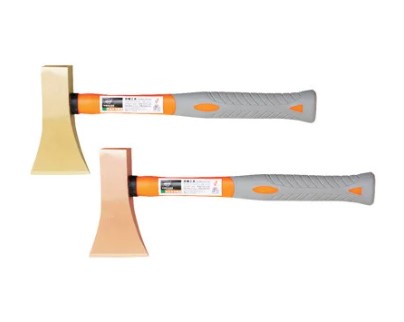 Топор с пластиковой ручкой 82*145*340mm, AL-BR X-SPARK 196-1002