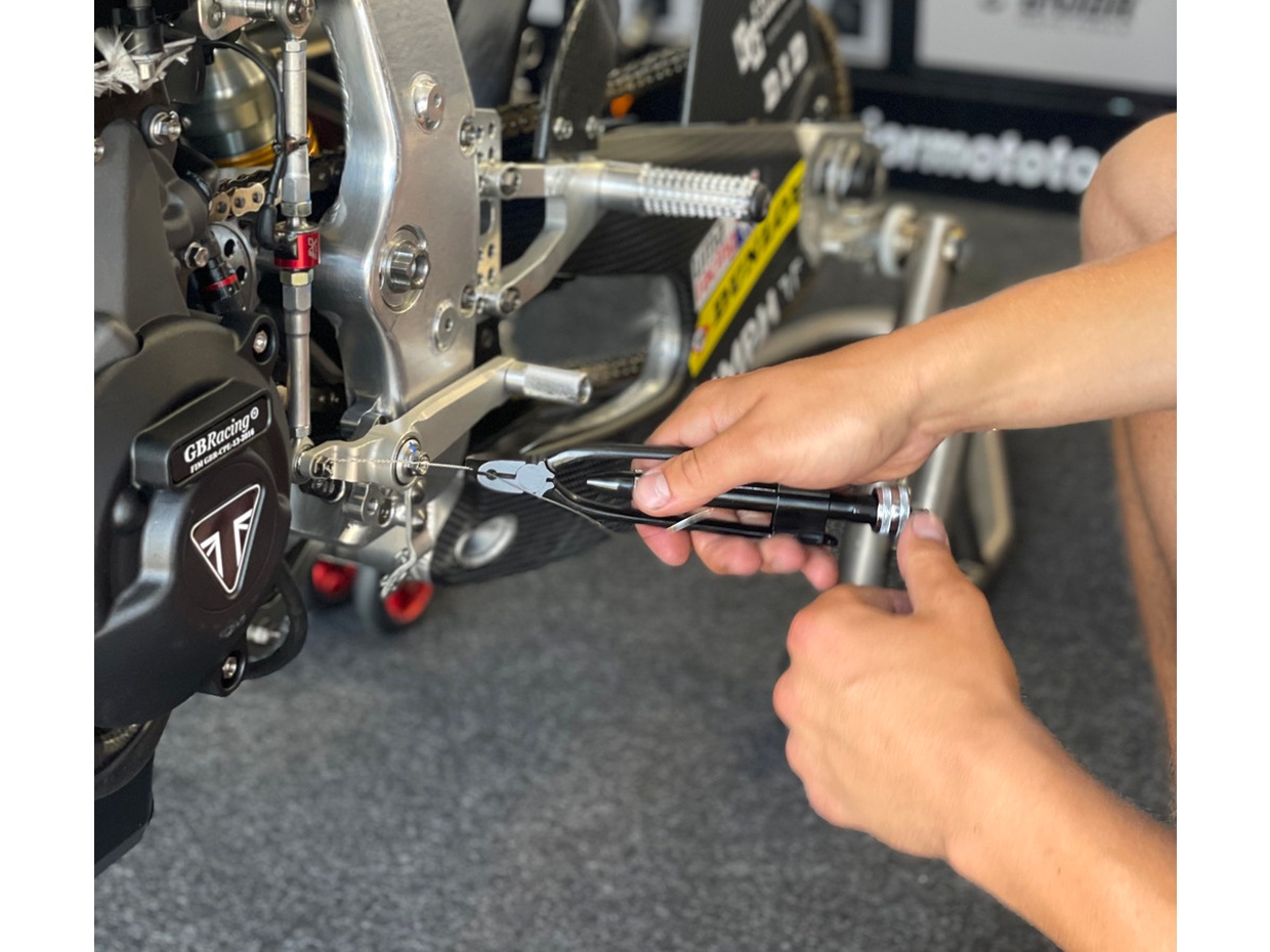 Плоскогубцы для скручивания проволоки UNIOR 627530