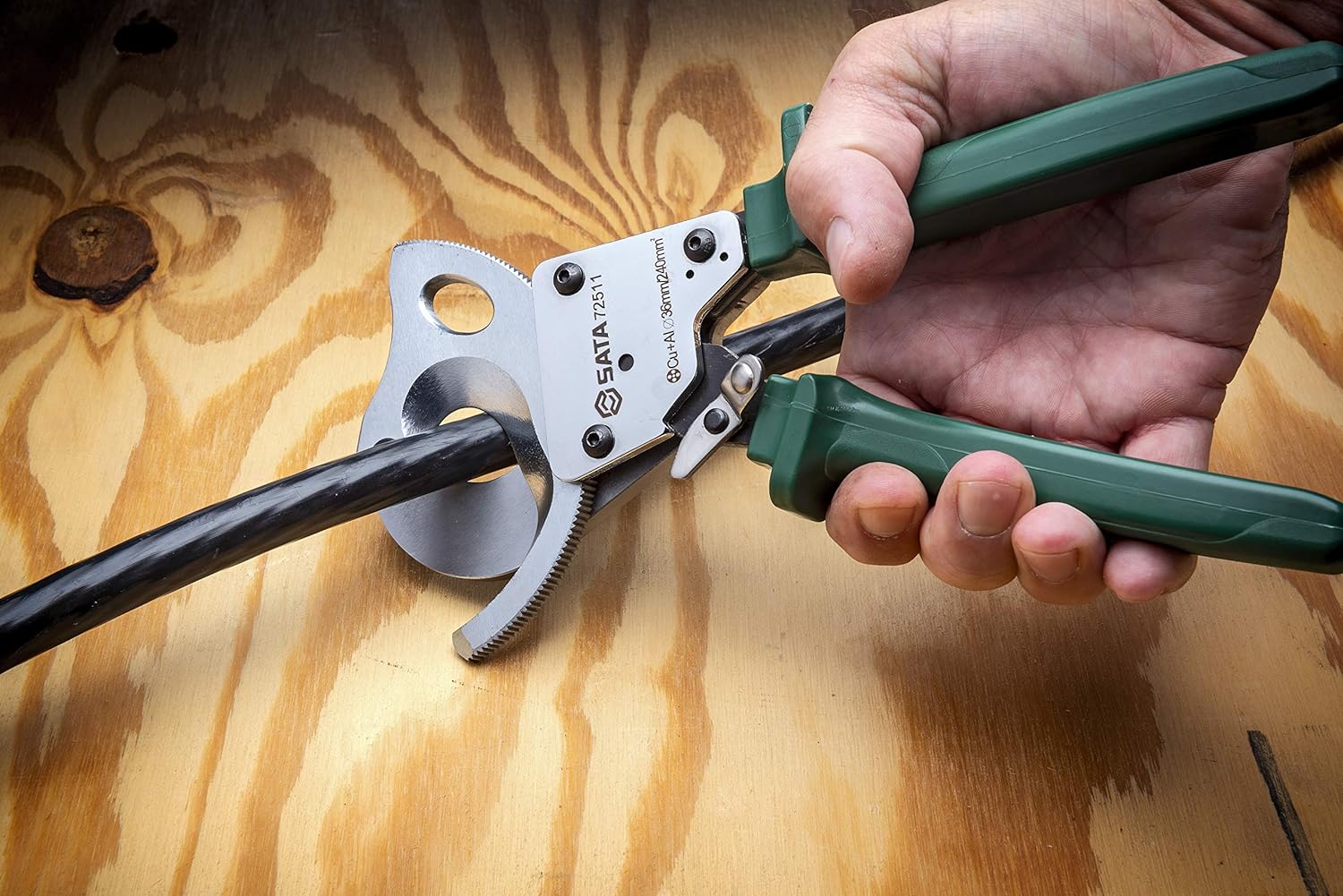 Резак кабельный с храповым механизмом 240мм SATA ST72511