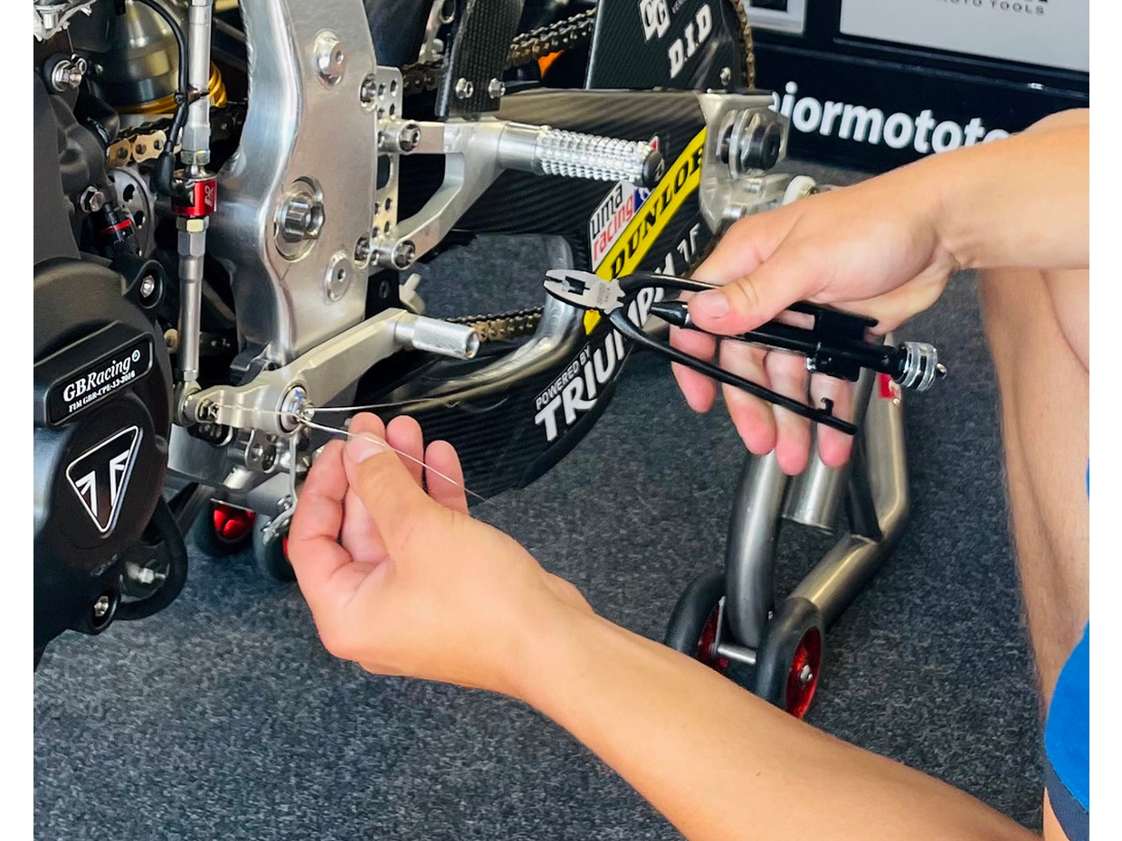 Плоскогубцы для скручивания проволоки UNIOR 627530