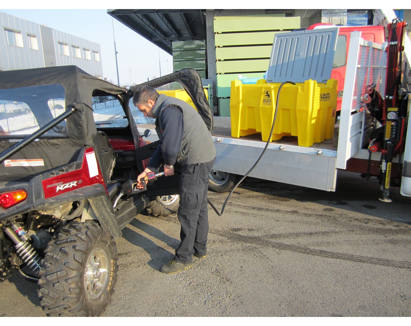 Резервуар для дизельного топлива 440л.Emiliana Serbatoi CARRYTANK 440 Pick-Up CTPG440AC
