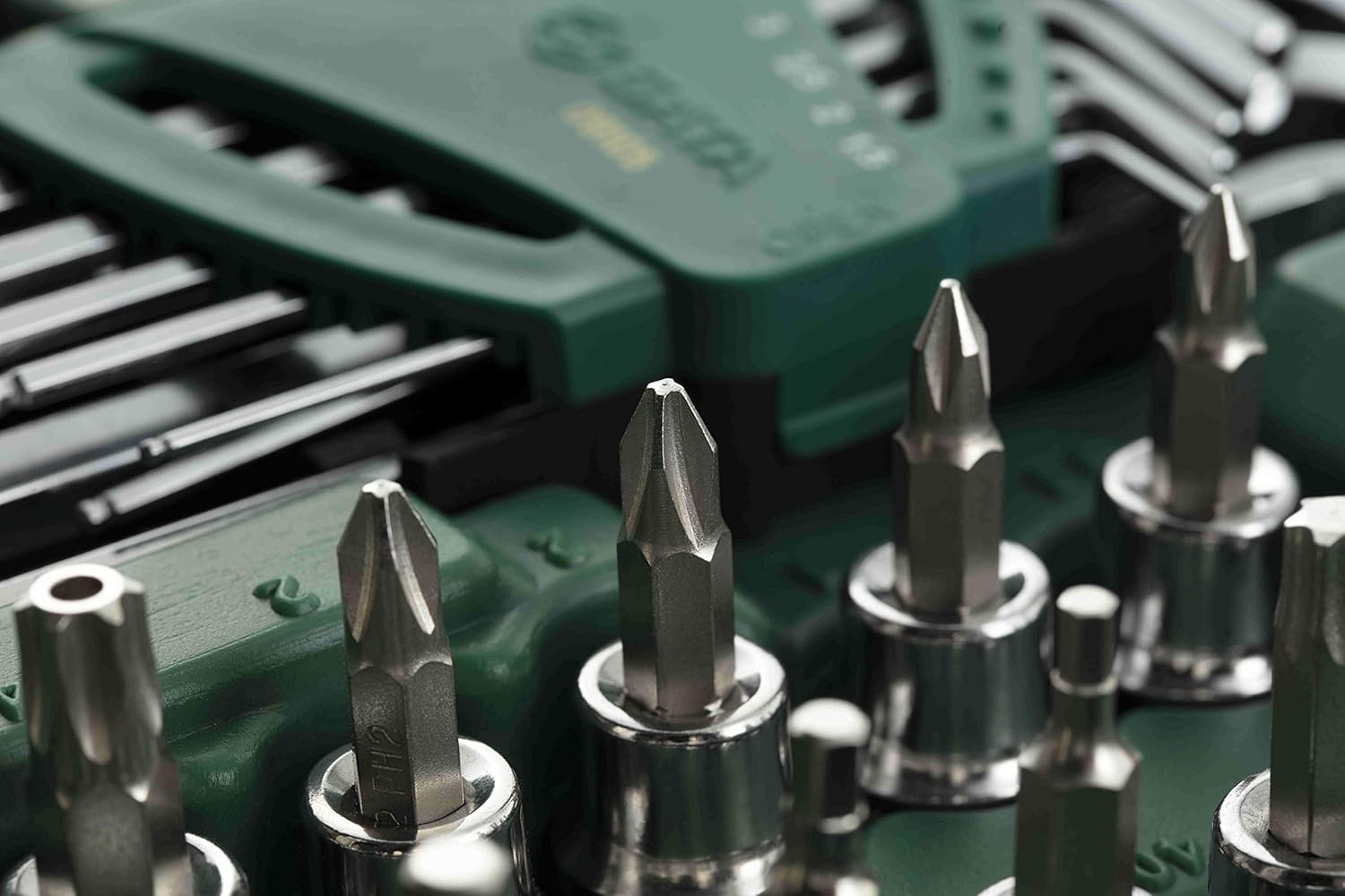 Набор инструментов 128 пр SATA ST09014A