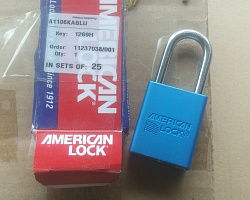 Замок навесной синий уп/25шт. с одинаковыми ключами MASTER LOCK A1106KABLU