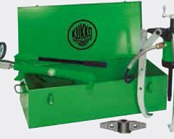 Съемник гидравлический трехзахватный, 50 тонн, 700 мм, в наборе KUKKO Y58-556