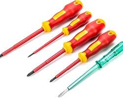 Набор изолированных отверток SATA ST09302U