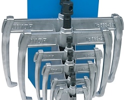 615082  Набор съемников с двумя перемещающимися захватами (6 предм.) в металлическом стенде